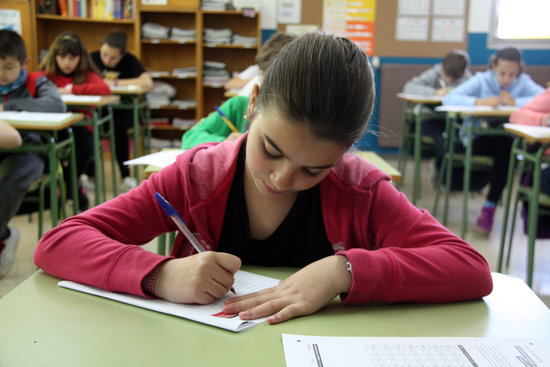 Student at a Girona school doing a Catalan language exam