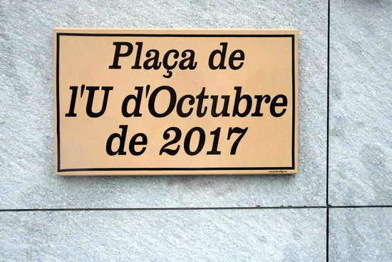 Square commemorating October 1, 2017, inaugurated in Caldes in 2018