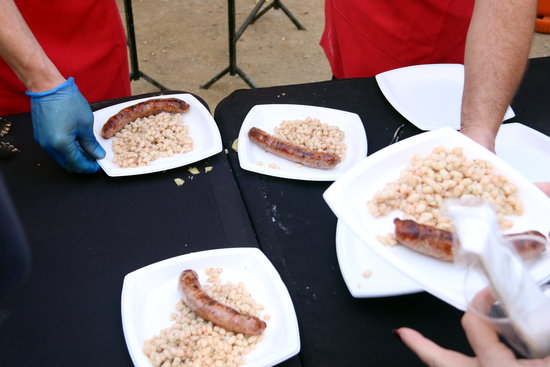 'Botifarra amb mongetes', a traditional staple of Catalan cuisine. 