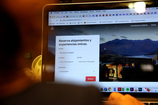 Person browses Airbnb website