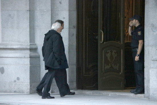 Judges entering Spain's Supreme Court (Horitzontal)
