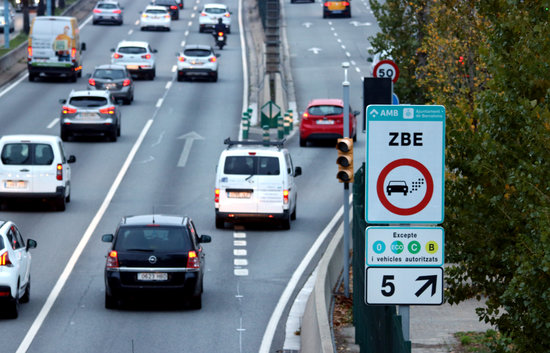 A sign warns drivers entering Barcelona's Low Emission Zone at exit 5 of the Ronda de Dalt