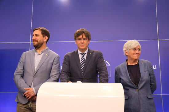 Archive picture of MEPs Carles Puigdemont, Toni Comín, and Clara Ponsatí during a press conference after temporarily recovering their immunity on June 3, 2021