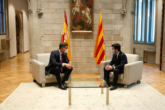 Catalan president Pere Aragonès and Spanish PM Pedro Sánchez in talks at the Palau de la Generalitat