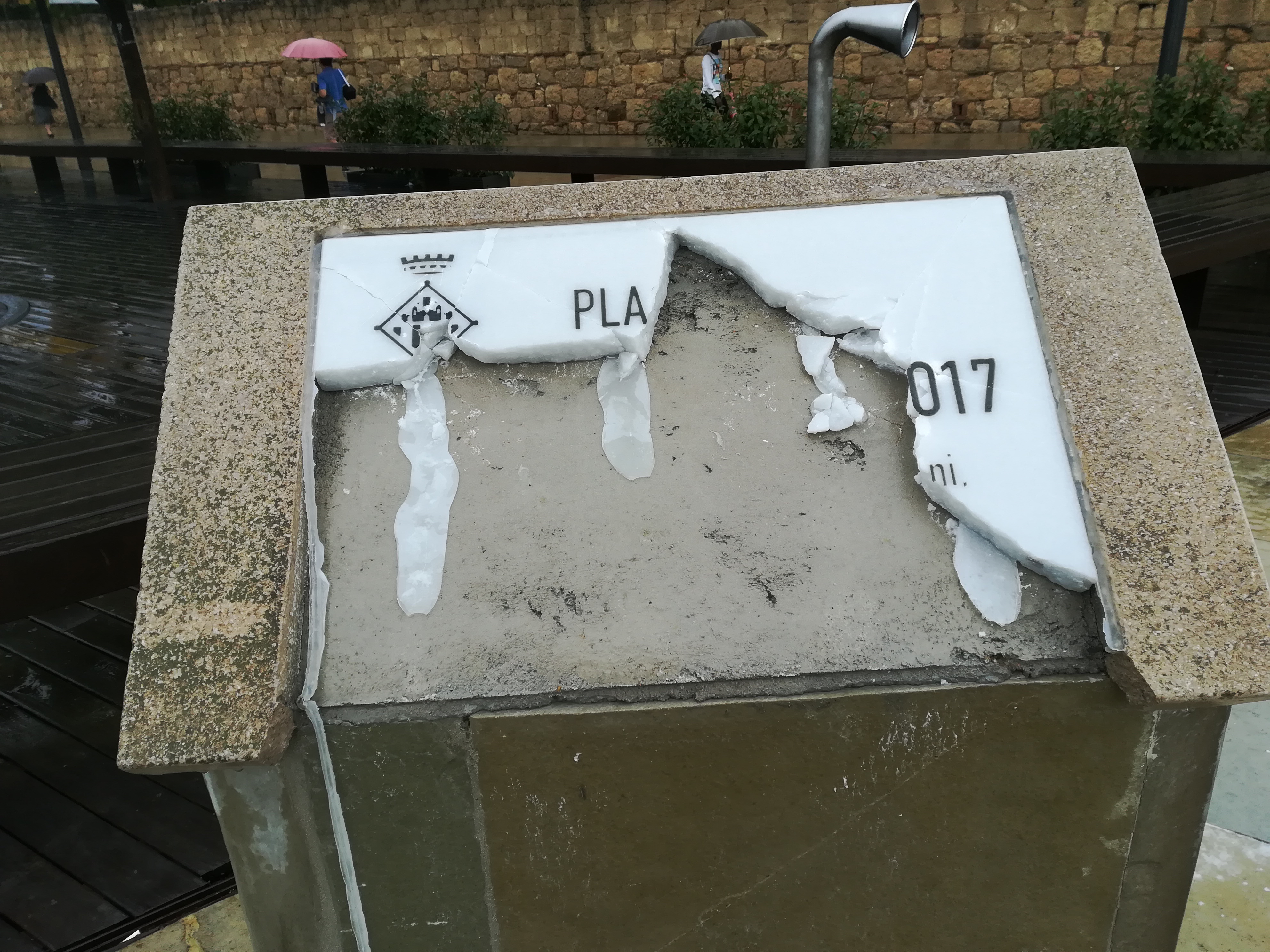 A plaque commemorating October 1, 2017, in Sant Cugat was vandalized