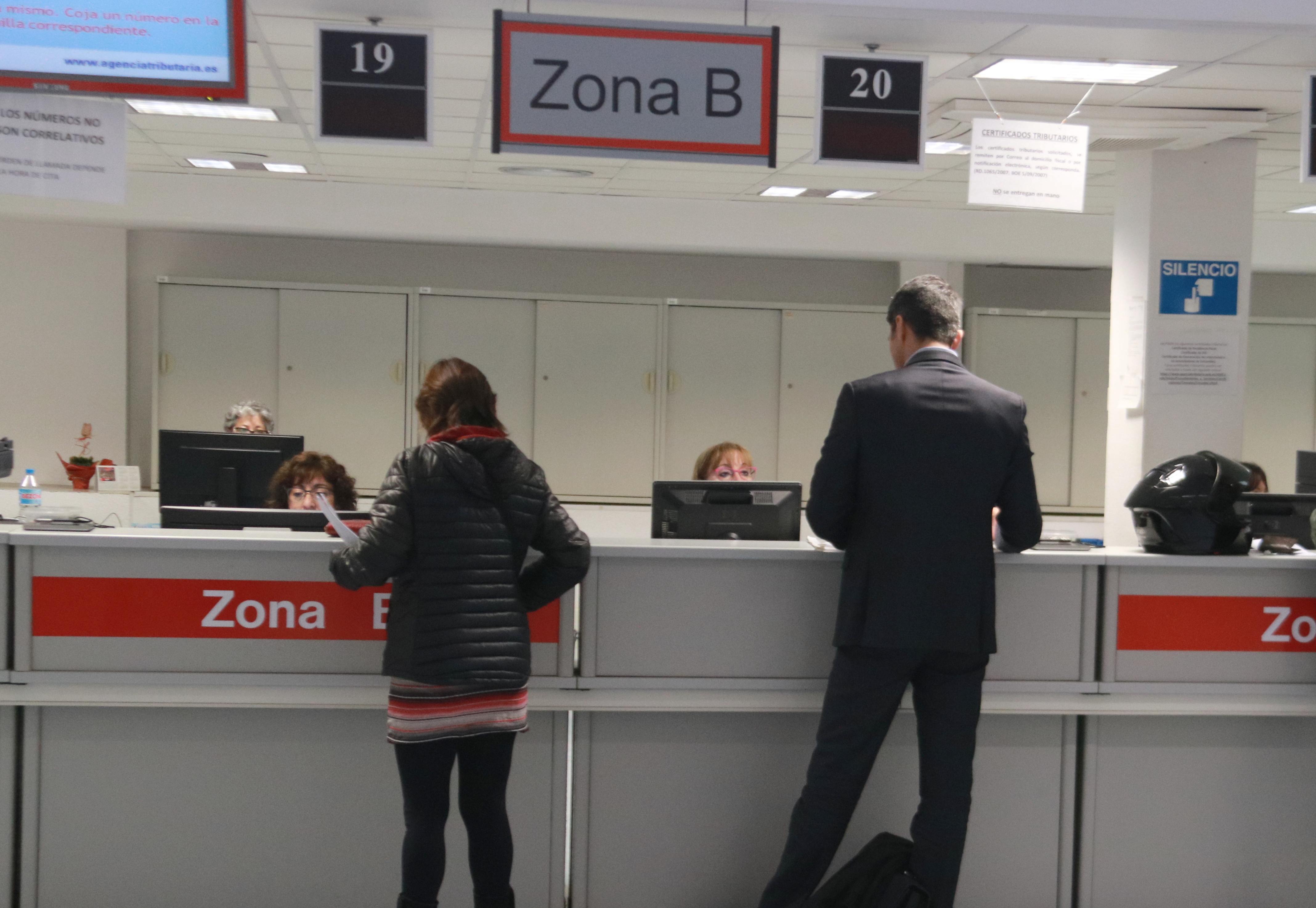 Archive image of taxpayers at the Catalonia Tax Agency