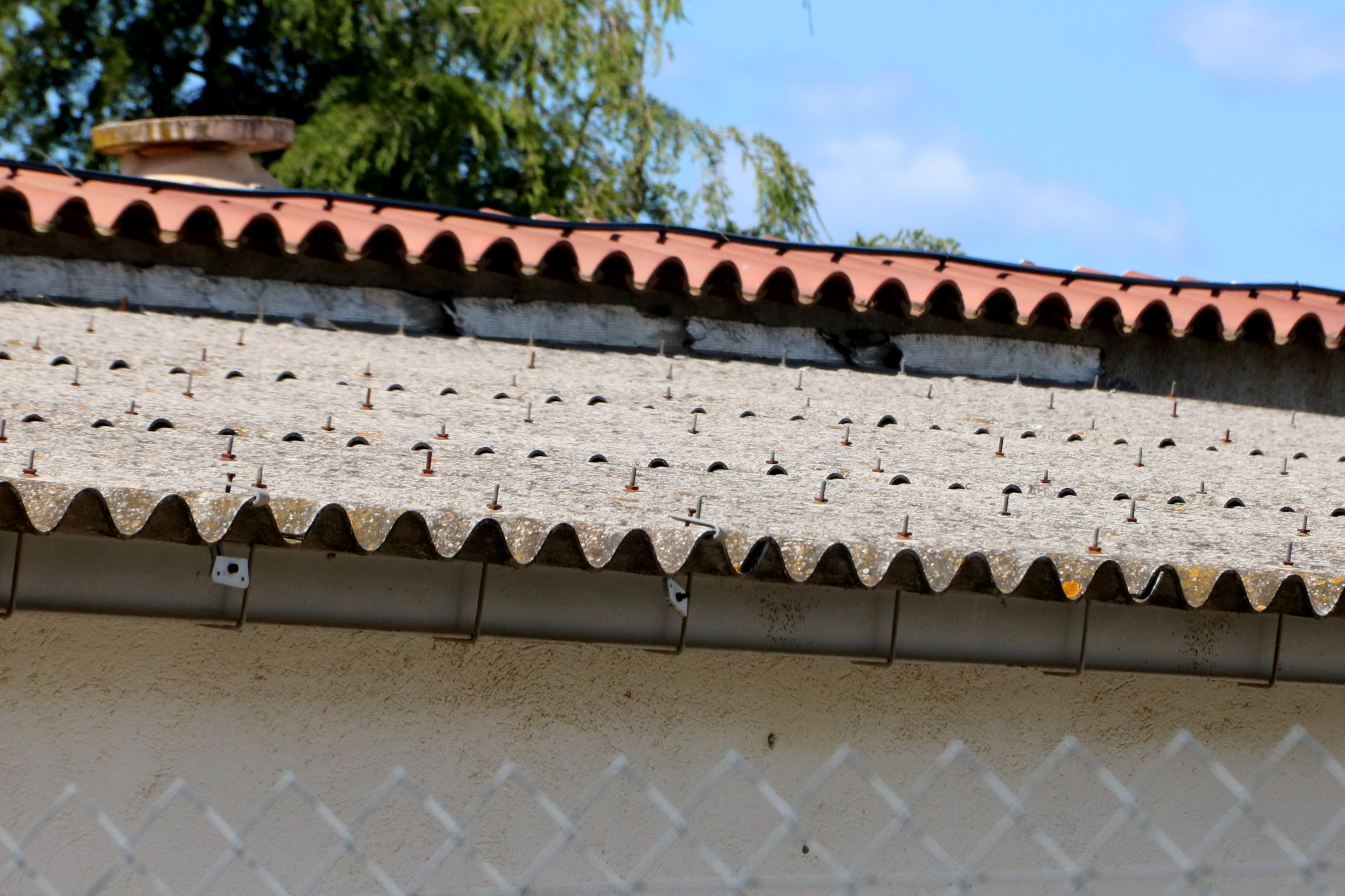 Roof with asbestos