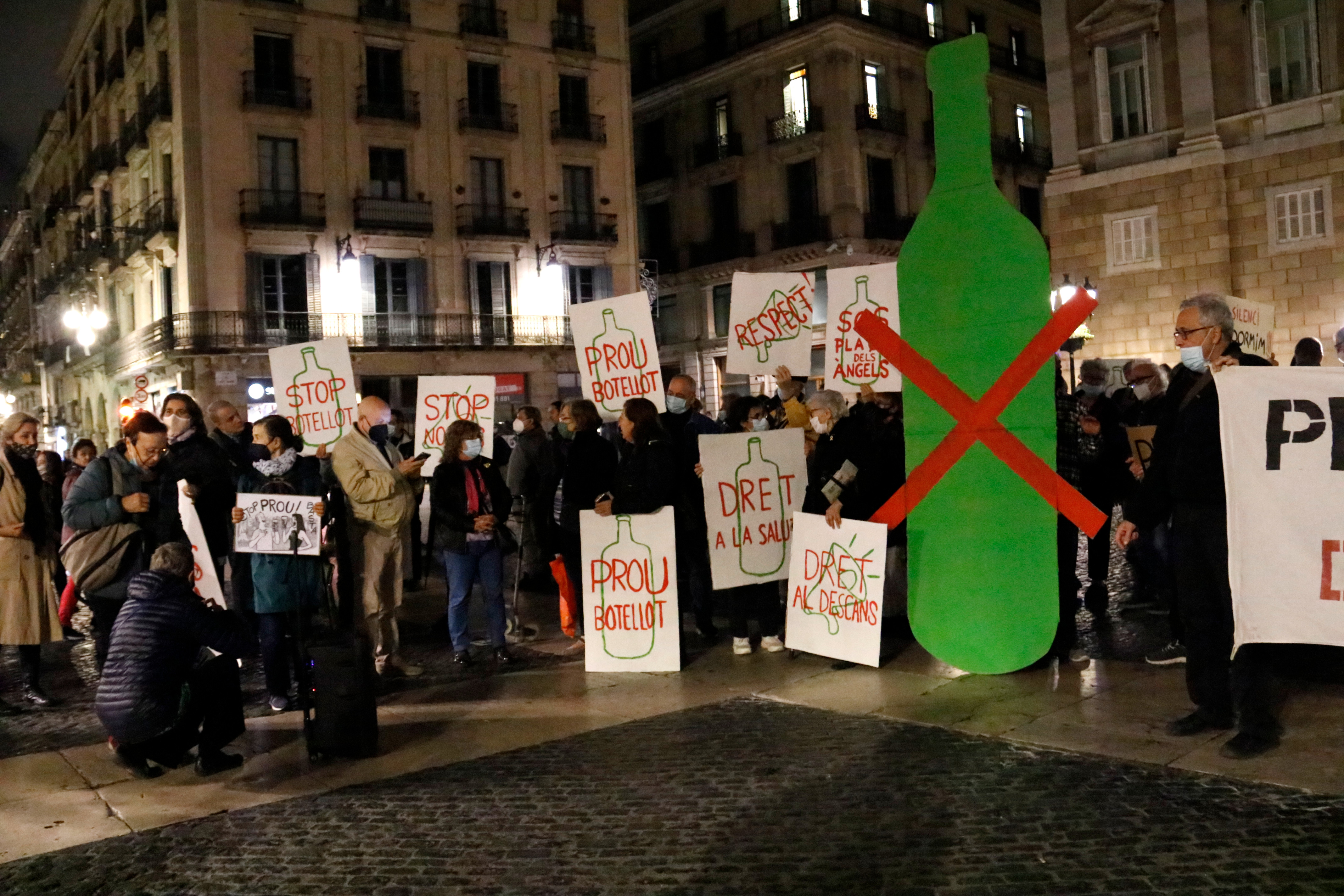 Residents from Ciutat Vella protesting against public drinking and incivility on November 2021.