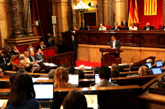 The Catalan Parliament holding the debate on youth unemployment (by A. Moldes)