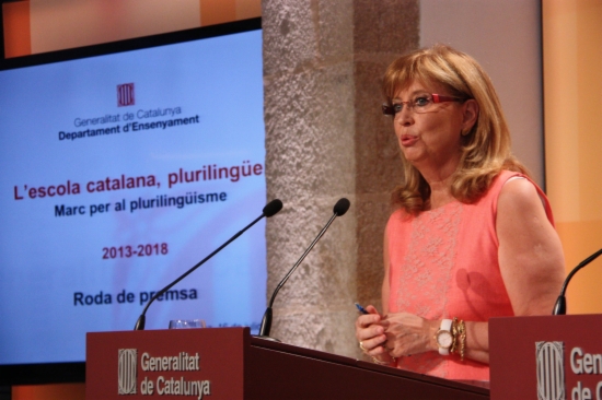 The Catalan Education Minister, Irene Rigau, presenting the multilingualism plan (by R. Garrido)