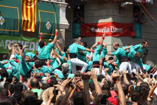 Castellers de Vilafranca celebrate their amazing tower (by ACN)