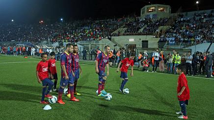 Barça players at the training session they carried out in Dura, Palestine (by FC Barcelona)