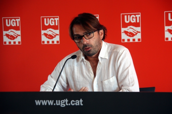 Camil Ros presenting the report at UGT's offices in Barcelona (by A. Villar)