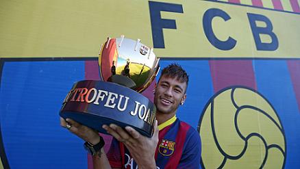Neymar holding the Joan Gamper Trophy, named after the Catalan club's founder (by FC Barcelona)