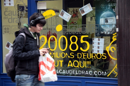 A shop selling Spanish Government's Christmas Lottery (by ACN)
