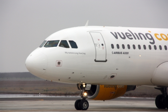 An Airbus A320 owned by Vueling (by ACN)