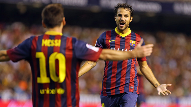 Messi and Fàbregas, celebrate a goal (by Miguel Ruiz, FCB)