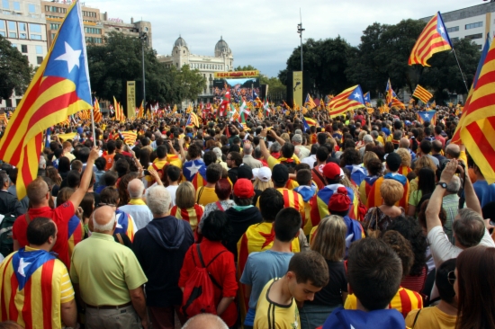Independence supporters at Catalunya Square in Barcelona, gathering for the 'Catalan Way' (by A. Moldes)