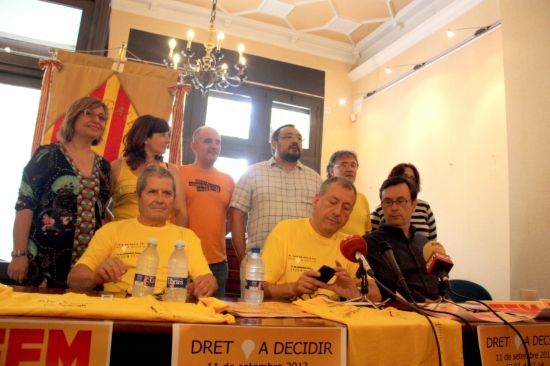 The organisers of València's human chain presenting the demonstration's details one week before the event (by J. Soler)