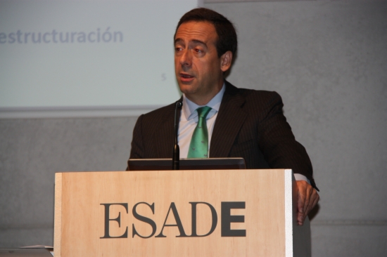 CaixaBank's Financial Director, Gonzalo Gortázar, at a conference at ESADE (by J. Molina)