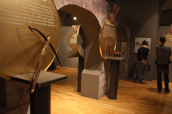 The exhibition at the City History Museum, one of the three showing medieval Girona (by L. Casademont)