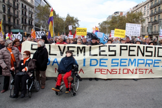 The front banner of Sunday's demonstration against austerity measures (by J. Bataller)