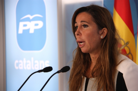 Alícia Sánchez-Camacho, the PP's leader in Catalonia, announcing they might frozen the Catalan Government's budget (by R. Garrido)