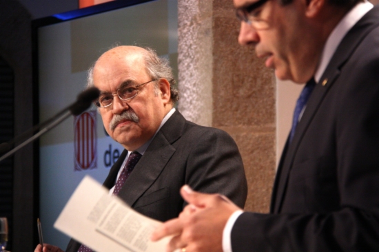 Mas-Colell (left) and Homs (right) announcing the budget extension (by P. Mateos)