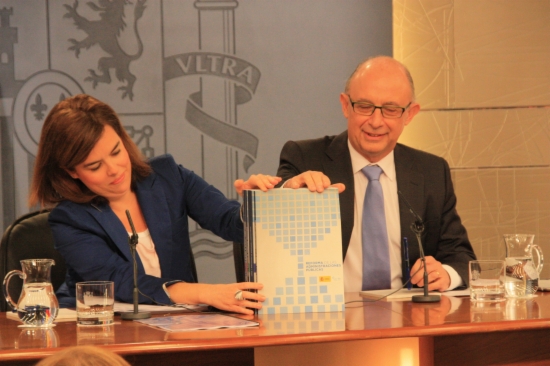 The Spanish Deputy Prime Minister (left) and the Minister for Finances and Public Sector (right) presenting the initiative's first public draft in June (by ACN)
