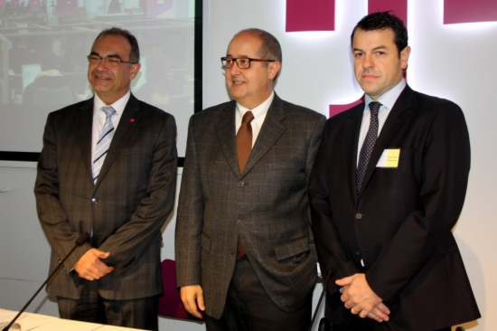 The presentation of T-Systems' offices in Barcelona, with the Catalan Minister for Business (center) (by J. R. Torné)