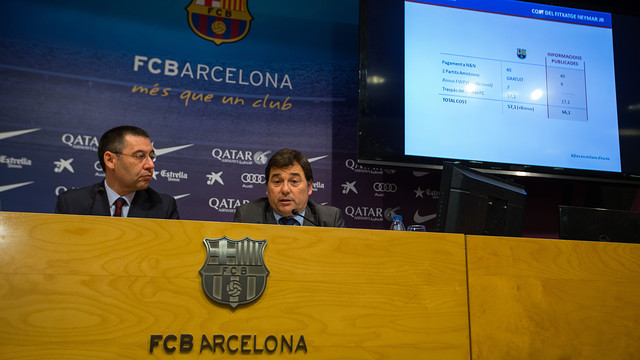 Josep Maria Bartomeu (left) and Raül Sanllehí at Friday's press conference (by FC Barcelona)