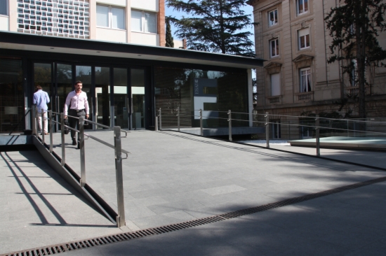 The main entrance of ESADE's business faculty (by J. Molina)