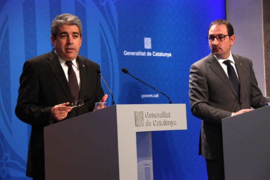 The Catalan Government's Spokesperson, Francesc Homs (left) at this Tuesday's press conference next to the Catalan Home Affairs Minister, Ramon Espadaler (by P. Mateos)