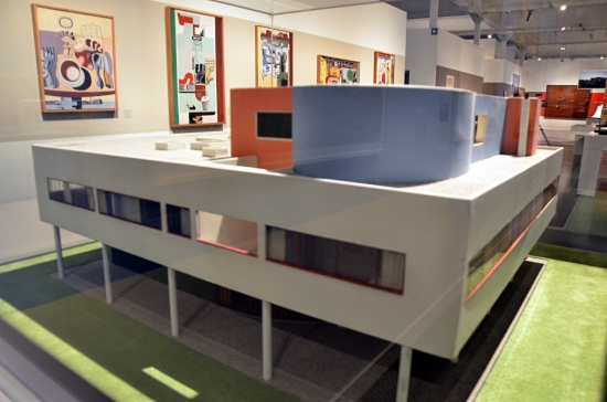 A model of Le Corbusier's Villa Savoye in Poissy (by P. Cortina)