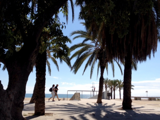 Taking a walk along Mataró’s seaside (by ACN)