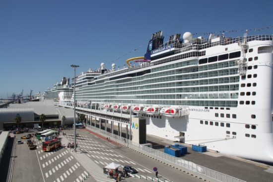 The Norwegian Epic cruise ship, docked in Barcelona last summer (by J. Pérez)