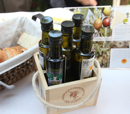 Botles of virgin olive oil from Catalonia (by ACN)