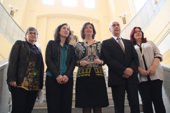 Irene Rigau (centre) with the four other Education Ministers opposing Wert's Reform (by X. Vallbona)