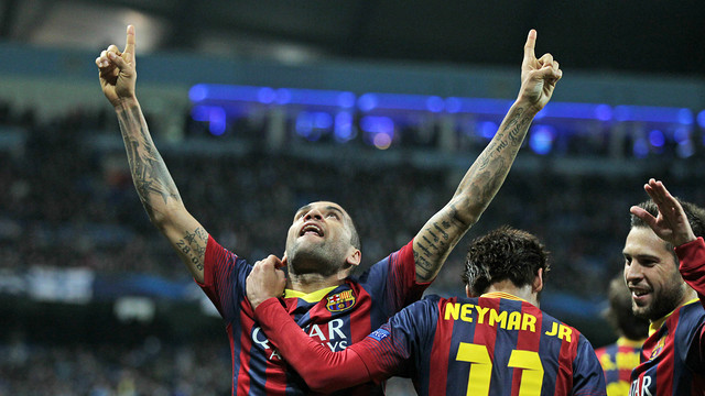 Dani Alves celebrating his goal against Manchester City (by FC Barcelona)
