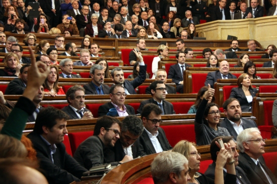 The Catalan Parliament voting the bill asking for the transfer of referendum powers (by P. Francesch)