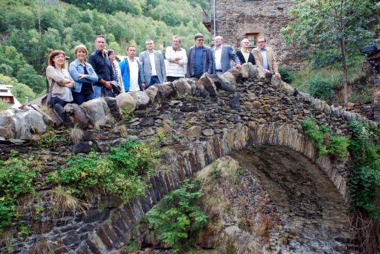 An institutional visit, with Israel Ambassador in Spain, to the Holocaust escape route through the Catalan Pyrenees (by M. Lluvich)