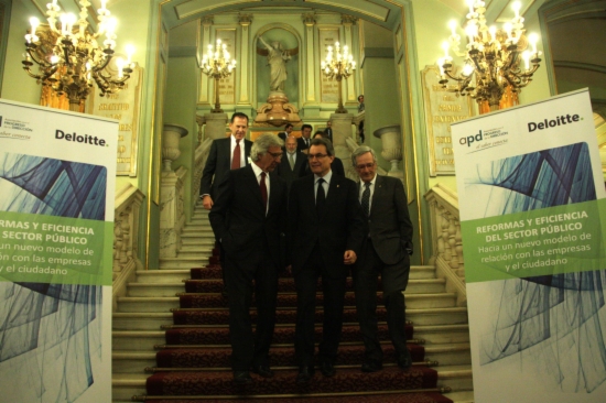 Artur Mas (centre) met with a group of businesspeople on Tuesday (by P. Mateos)