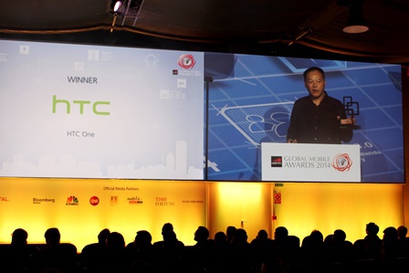 Peter Chou, HTC CEO, receiving the award for the Best Smartphone (by N. Sinkeviciute)