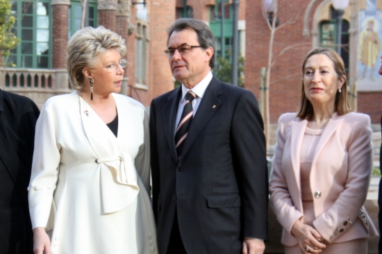 From left to right: Reding, Mas and the Spanish Public Works Minister, Ana Pastor (by P. Francesch)