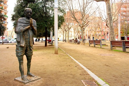 The statue of Mahatma Gandhi in Jardinets de Gandhi in Poblenou district (by Neringa Sinkeviciute)