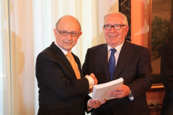 Montoro (left) receiving the report from Lagares (right) on Thursday (by ACN)