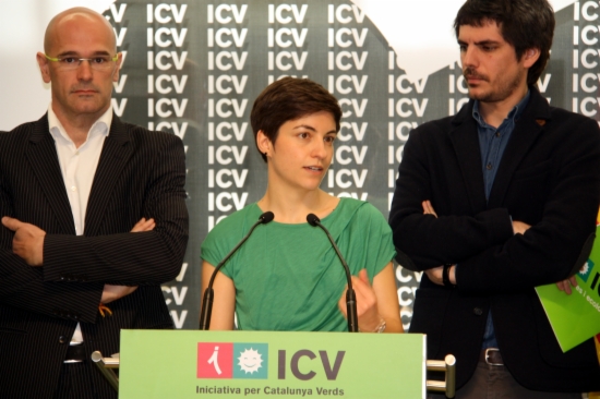 Ska Keller talking between current ICV MEP Raül Romeva (left) and ICV candidate Ernest Urtasun (by J. Bataller)