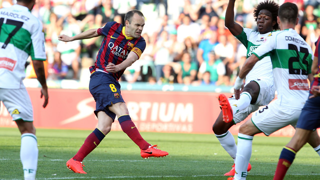 Andrés Iniesta hit the woodwork against Elche (by FC Barcelona)