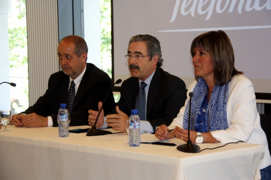 From left to right: Felip Puig, Catalan Business Minister, Kim Faura, Telefónica's Director for Catalonia, and Núria Marín, Mayor of L'Hospitalet (by J. R. Torné)