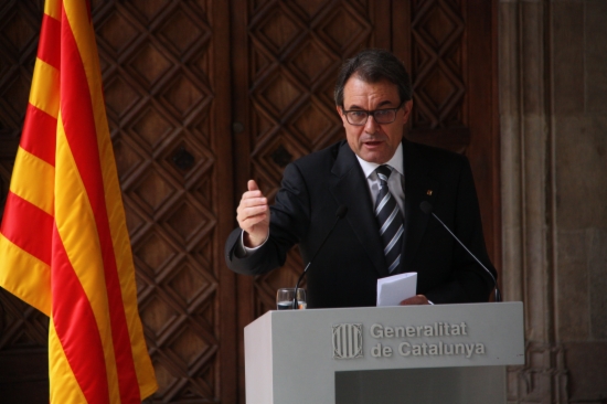 The President of the Catalan Government, Artur Mas, reacting to the King's abdication (by N. Julià)
